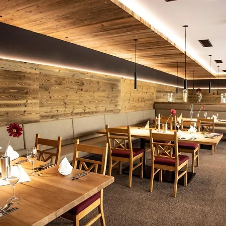 Отель Almhotel Hochhaederich 4*