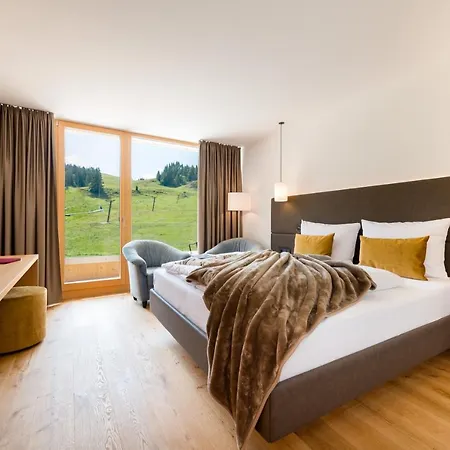 Almhotel Hochhaederich 4*