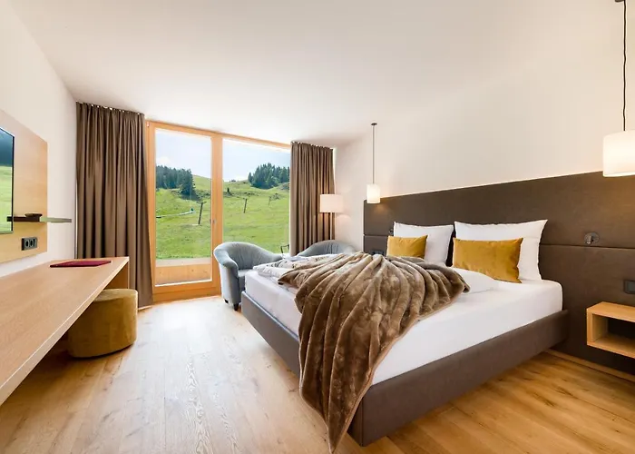 Almhotel Hochhäderich 4*
